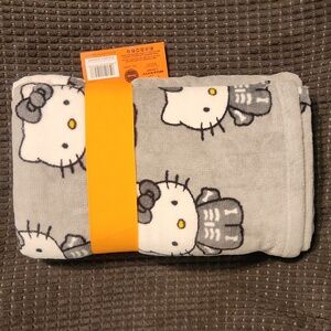 NWT Hello Kitty Halloween Grey Skeleton 2 Pack Hand Towels 🇺🇸
